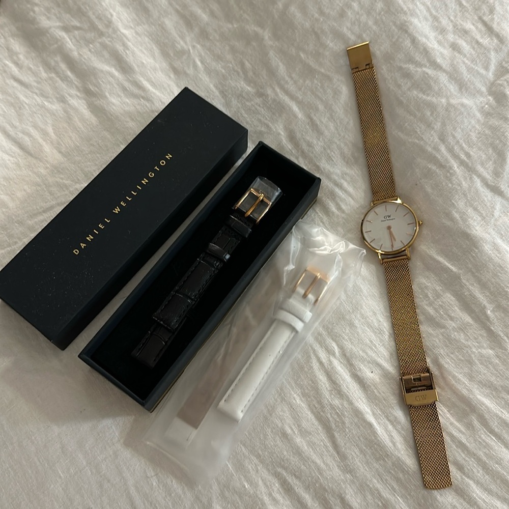Daniel Wellington Gold Petite Melrose Watch with 3 interchangeable straps